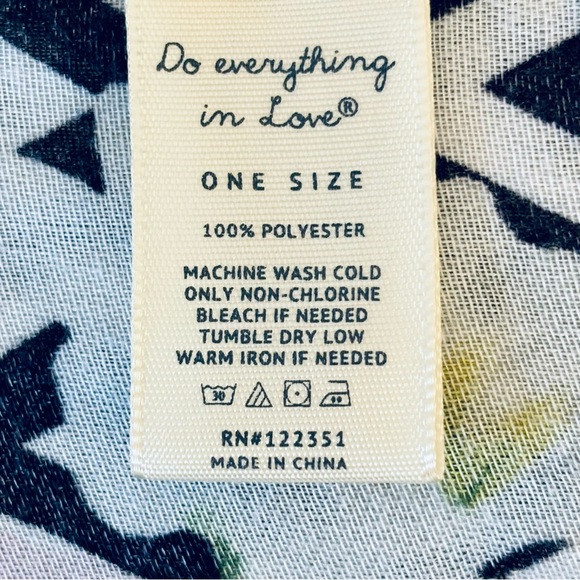 Do Everything in Love Kimono Overpiece Cardigan Black White Diamond Floral Print - Picture 2 of 8